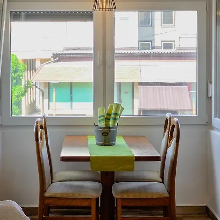 Urban Nest 야이체